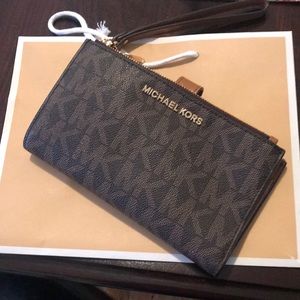 Adele Leather Smartphone Wristlet Color Brown